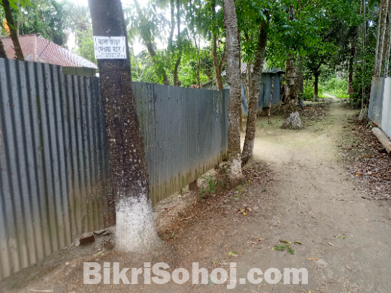লাহুড়িয়া বাজার-স্কুল সংলগ্ন বাড়িসহ ৩০ শতাংশ জমি বিক্রয়